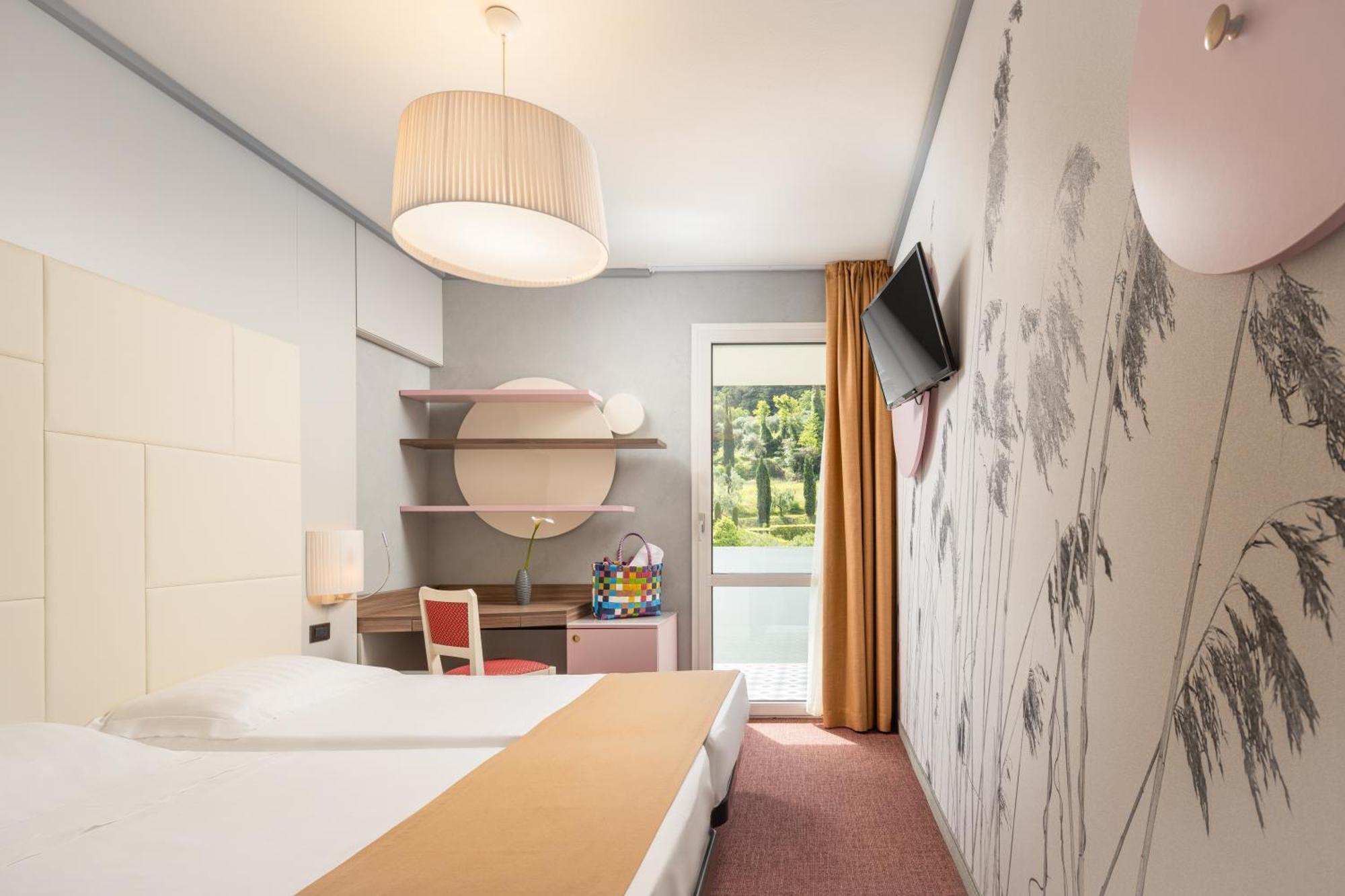 Hotel La Perla - Bike Hotel การ์ดา ภายนอก รูปภาพ