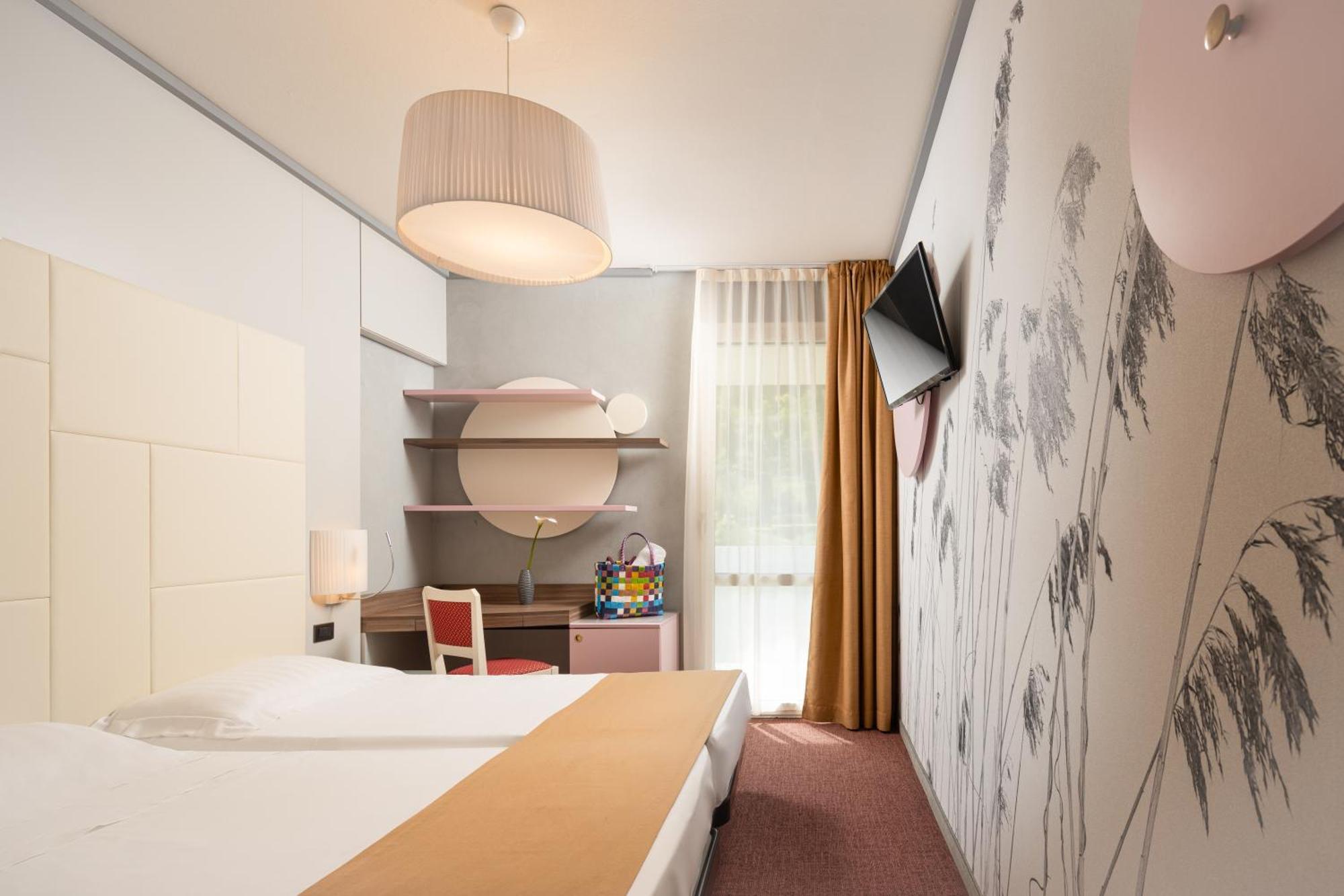 Hotel La Perla - Bike Hotel การ์ดา ภายนอก รูปภาพ