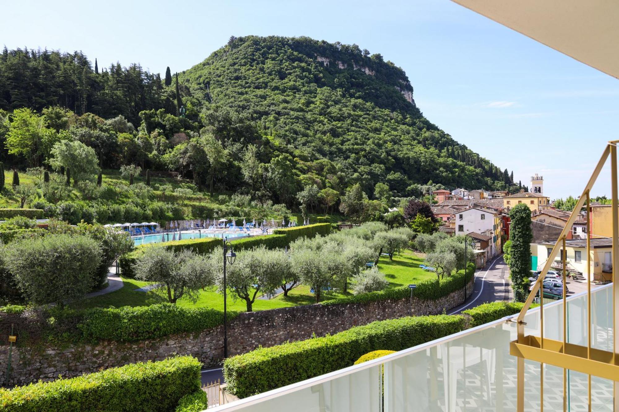 Hotel La Perla - Bike Hotel การ์ดา ภายนอก รูปภาพ