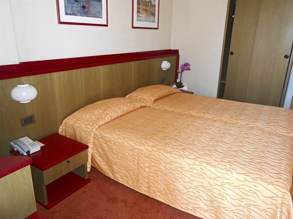 Hotel La Perla - Bike Hotel การ์ดา ภายนอก รูปภาพ