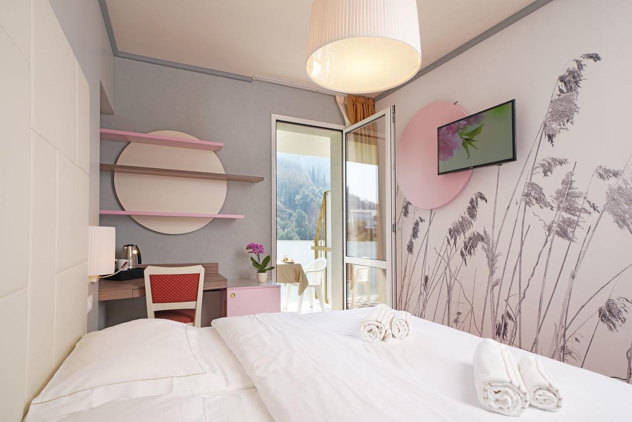 Hotel La Perla - Bike Hotel การ์ดา ภายนอก รูปภาพ