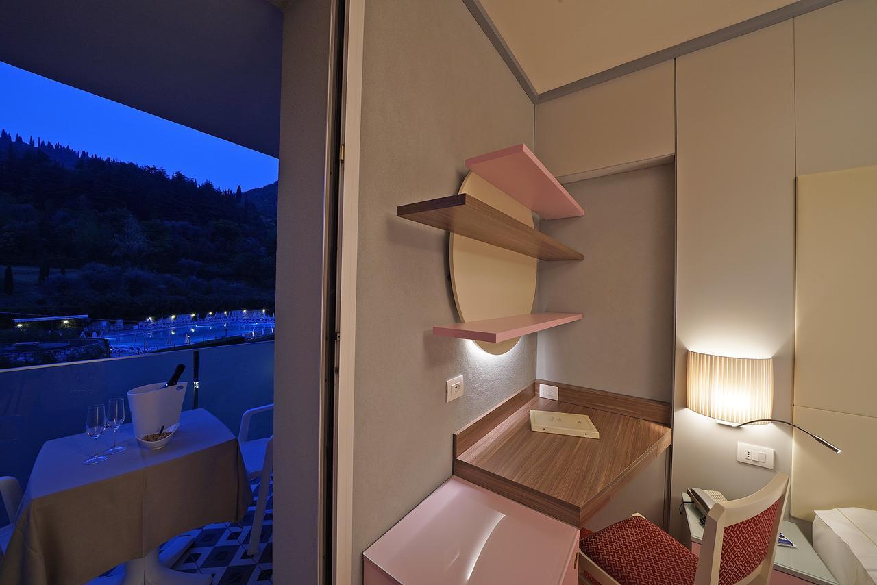 Hotel La Perla - Bike Hotel การ์ดา ภายนอก รูปภาพ