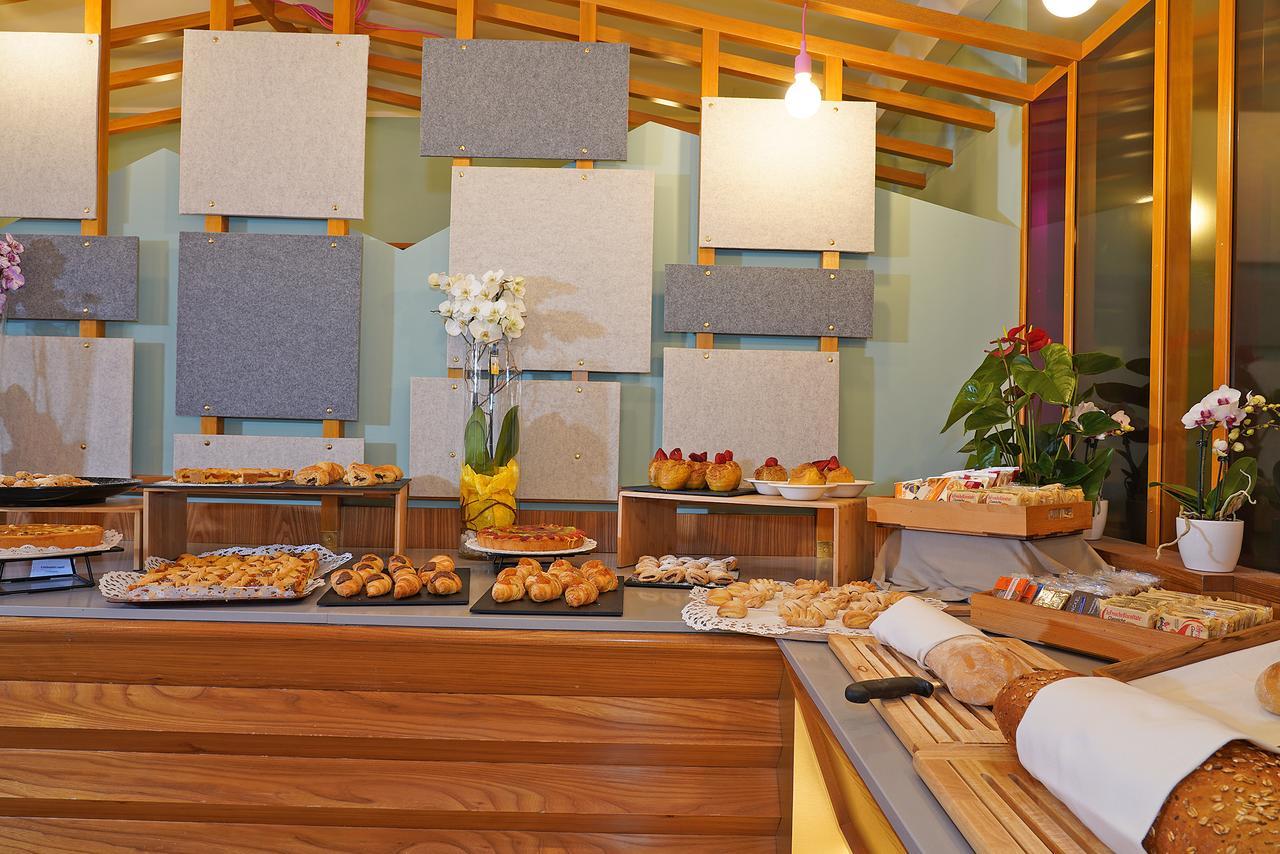 Hotel La Perla - Bike Hotel การ์ดา ภายนอก รูปภาพ