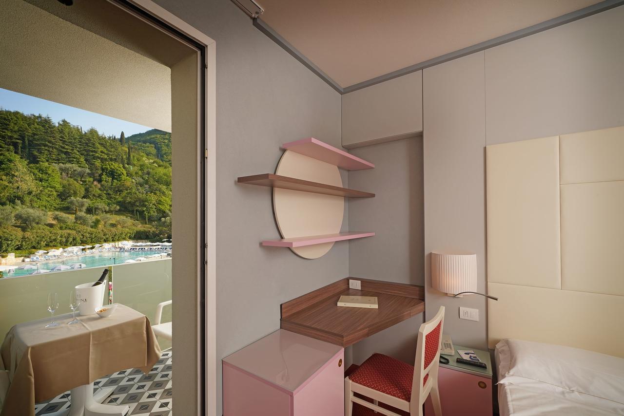 Hotel La Perla - Bike Hotel การ์ดา ภายนอก รูปภาพ