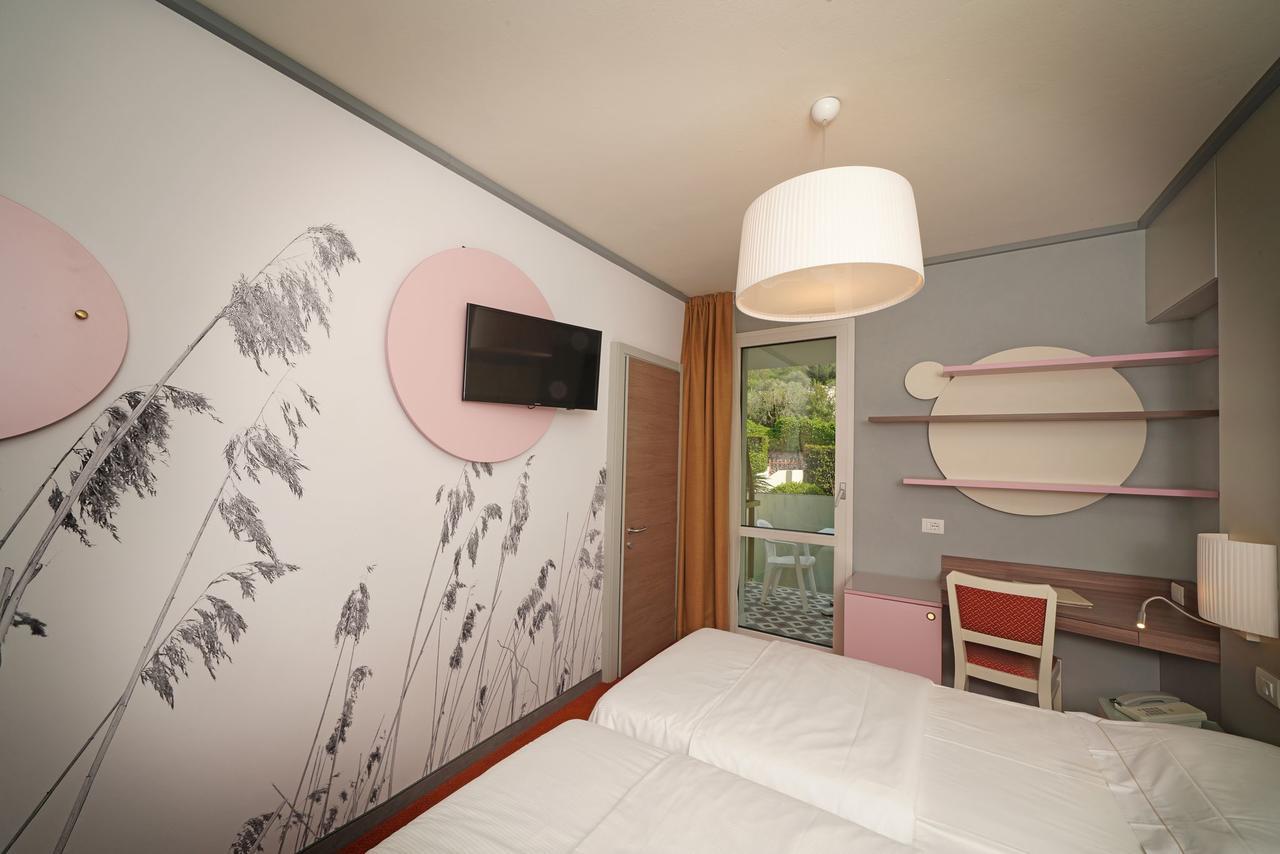 Hotel La Perla - Bike Hotel การ์ดา ภายนอก รูปภาพ