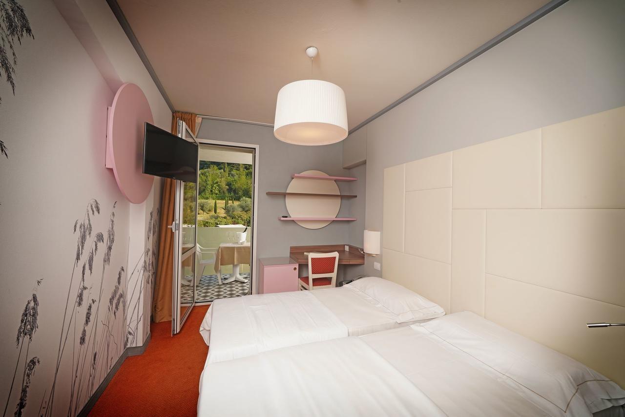 Hotel La Perla - Bike Hotel การ์ดา ภายนอก รูปภาพ