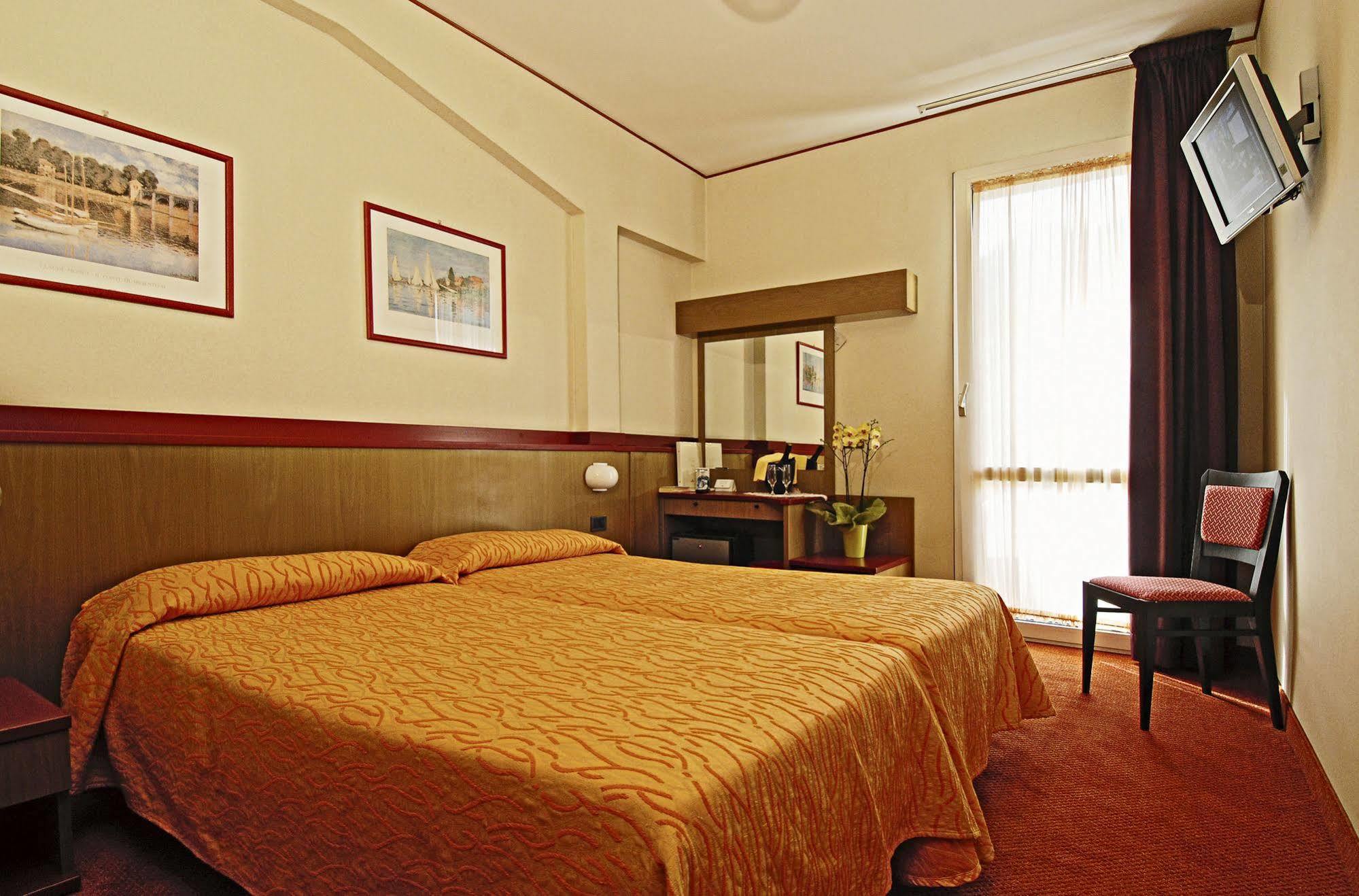Hotel La Perla - Bike Hotel การ์ดา ภายนอก รูปภาพ
